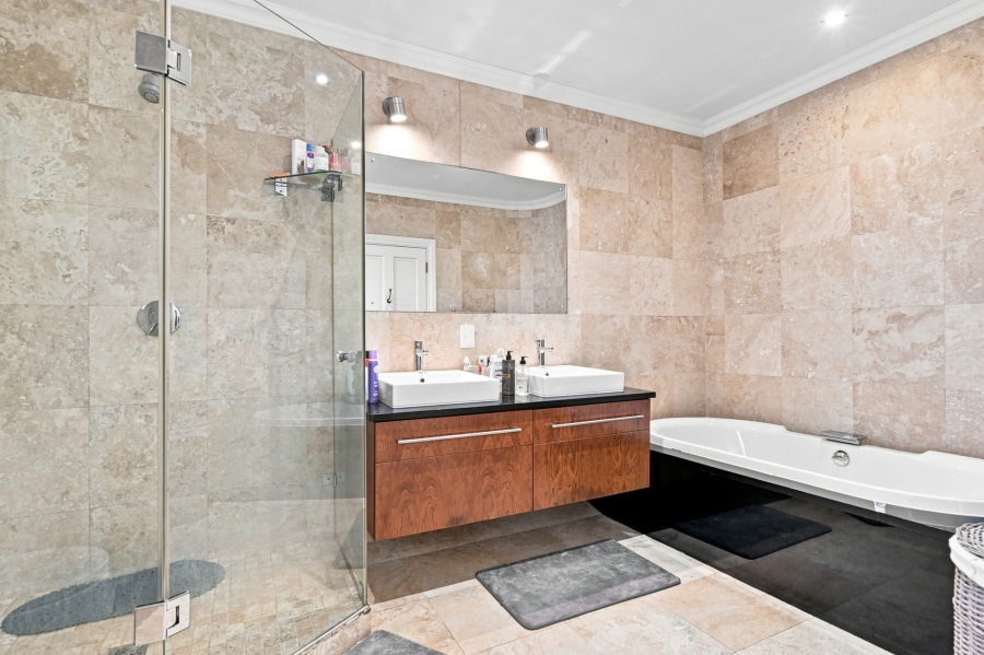 6 Bedroom Property for Sale in Newlands Western Cape